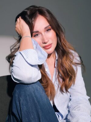Carine Rizcallah Instagram - Life is short , share precious moments as much as you can with your beloved ones ❤️ 
Photo @jeansaad_photography 
Hair @victorkeyrouz 
Makeup @elie.alhajj
Stylist @georgesrichane