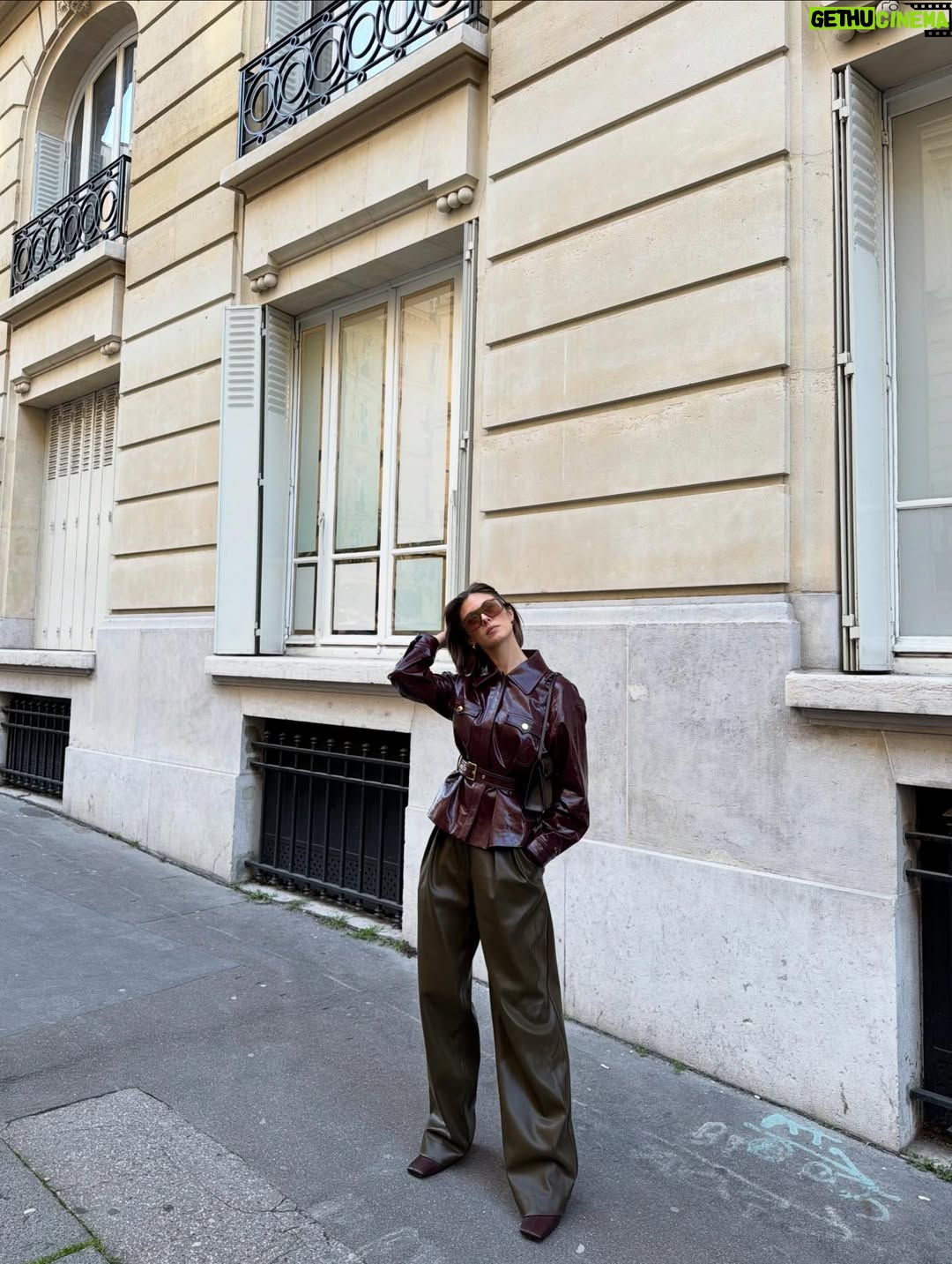 Carmel Rose - 7.6K Likes - milan   paris will forever be a favorite

grazieeee and je t’aime<3