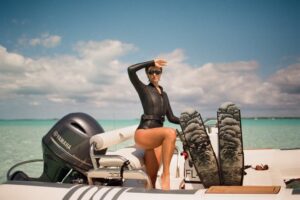 Carmel Rose Instagram - Breaking up the fashion week content to share with you a special diving adventure @perrinjames1 & I just went on in the Bahamas 🇧🇸 all aboard Noverra

 (aka Harbor House)