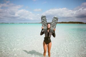 Carmel Rose Instagram - Breaking up the fashion week content to share with you a special diving adventure @perrinjames1 & I just went on in the Bahamas 🇧🇸 all aboard Noverra

 (aka Harbor House)