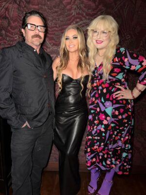 Carmen Electra Instagram - A celebration of love 🖤

The kind that brings peace, growth. Thank you to my dear friends for celebrating alongside me ✨

Thank you @taola for the beautiful dining experience. 🖤

dress by @houseofcb
hair by @stuntzbeauty 
makeup by @moidariandarling 
cake by @cakesby.luz