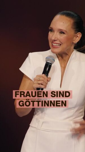 Carolin Kebekus Instagram - Gilt an jedem Tag, aber heute besonders: Frauen sind Göttinnen! 💖 Das Bühnenprogramm "Shesus" könnt ihr in voller Länge in der @ardmediathek​ streamen.