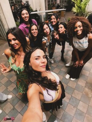 Carolina Gaitán Instagram - Aunque no parezca se maneja el cansancio finalizando la semana, pero metiéndole cañeñe🔥buena onda y divertimentos puros! Cómo van uds? @tis__studios @disney @telemundo You can’t really tell… but that end-of-the-week tiredness is REAL 😂🔥 Still, we’re powering through with full on vibes, big energy, and pure fun mode activated! How are you holding up, fam?
@tis__studios @disney @telemundo 💫🎬✨