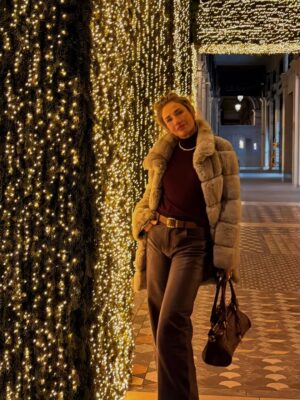 Carolina de Moras Instagram - Day 3.  El corazón lleno. Caminar de la mano con mi peque por esta ciudad mágica es coleccionar recuerdos que nos van a acompañar toda la vida. Gracias.⭐️ Más que un viaje, es nuestro momento, nuestra historia, nuestro amor infinito.
⭐️⭐️⭐️❤️⭐️⭐️⭐️.
