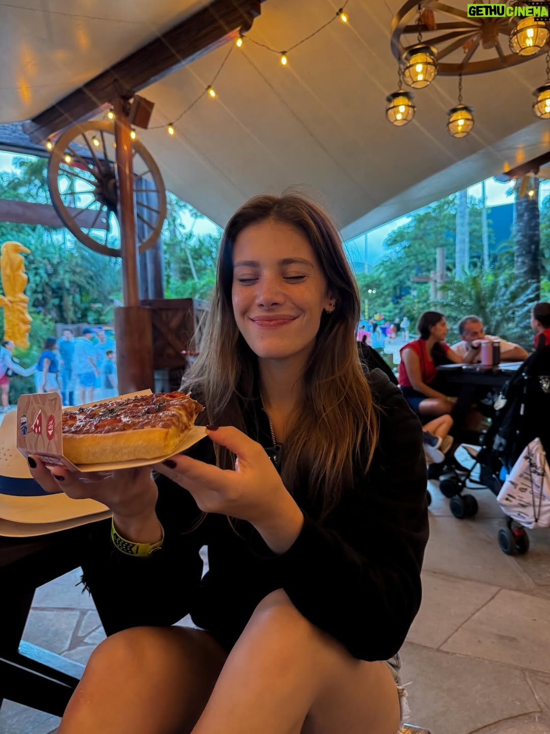 Caroline Dallarosa - 13.9K Likes - Completei mais um aninho e comemorei em um dos lugares mais legais @betocarrero 🫶🏻