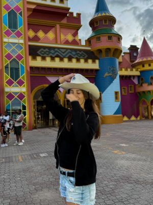 Caroline Dallarosa Instagram - Completei mais um aninho e comemorei em um dos lugares mais legais @betocarrero 🫶🏻