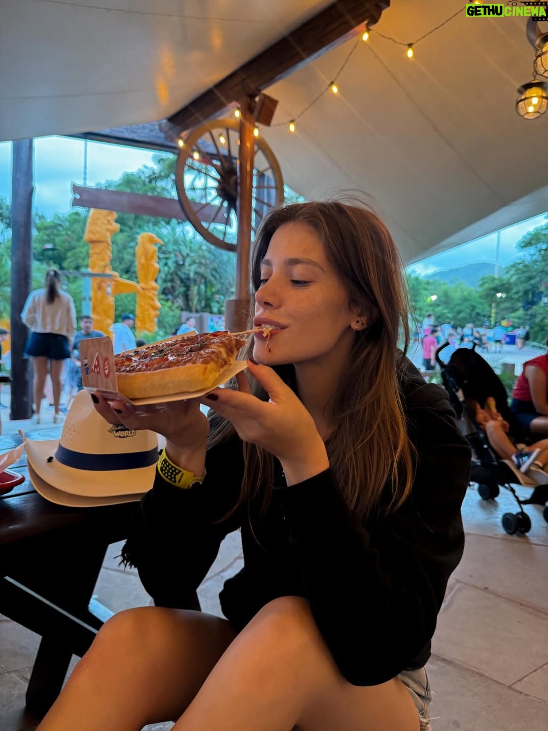Caroline Dallarosa - 13.9K Likes - Completei mais um aninho e comemorei em um dos lugares mais legais @betocarrero 🫶🏻