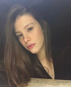Caroline Dallarosa Instagram - Acabei de ver que é pra postar foto de 2016, então entrei na trend e temos uma Carol de 10 anos atrás, mudei muito? Haha