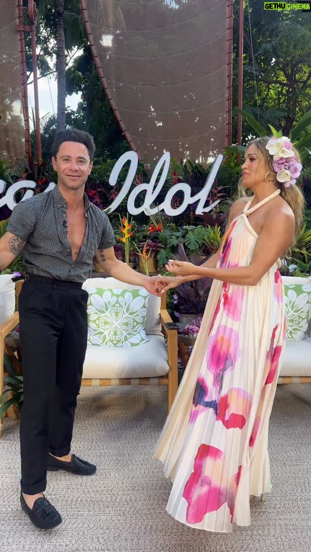 Carrie Underwood - 71.1K Likes - Had to show Carrie some dancing!!! She’s got some moves! 💃 #americanidol tonight!