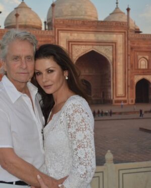 Catherine Zeta-Jones Instagram - Love to my Valentine @michaelkirkdouglas Love you♥️♥️