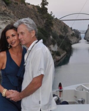 Catherine Zeta-Jones Instagram - Love to my Valentine @michaelkirkdouglas Love you♥️♥️