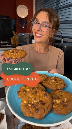 Catia Fonseca Instagram - 🍪 Adoro fazer cookies aqui em casa e é a dupla perfeita para te acompanhar naquele café da tarde! Uma delícia! 

😍 Para receber a receita COMPLETA, é só comentar "RECEITA" que chega no direct.

#cookie