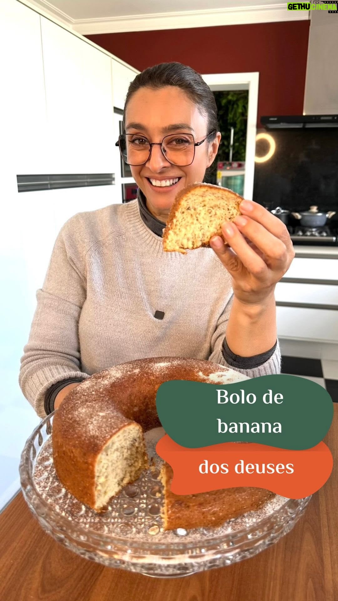 Catia Fonseca - 11.4K Likes - Esse bolo aqui faz muito sucesso em casa e certeza que vai fazer na sua também! Para receber o passo a passo é só comentar “RECEITA” aqui 👇😋