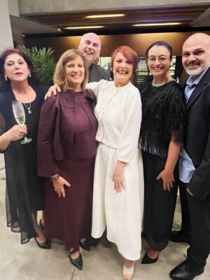 Catia Fonseca Instagram - Noite incrĆvel no consulado Italiano. E para este evento tive o look incrĆvel da @vitorzerbinato e do
@hectoralbertazzi que amei. ParabĆ©ns @mafaldaminnozzisinger pelo tĆtulo que vocĆŖ recebeu do governo italiano. VocĆŖ merece tudo de melhor.