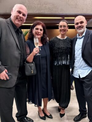Catia Fonseca Instagram - Noite incrĆvel no consulado Italiano. E para este evento tive o look incrĆvel da @vitorzerbinato e do
@hectoralbertazzi que amei. ParabĆ©ns @mafaldaminnozzisinger pelo tĆtulo que vocĆŖ recebeu do governo italiano. VocĆŖ merece tudo de melhor.