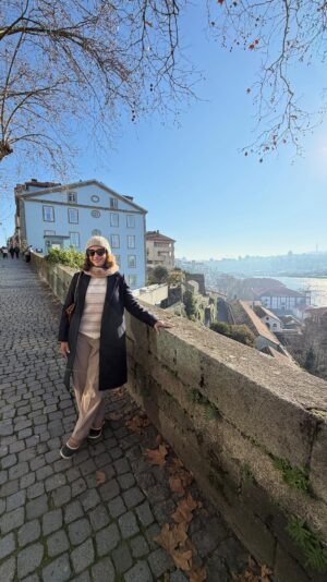 Catia Fonseca Instagram - Caminhado e me surpreendendo na Cidade do Porto. Que coisa mais linda ❤️🇵🇹🇵🇹
