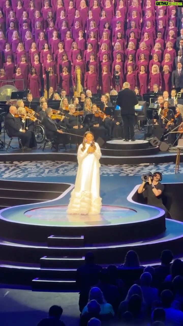 Catia Fonseca - 5.8K Likes - Que show maravilhoso.
Obrigada @thetabernaclechoir @igrejadejesuscristo.brasil @alexdantas7 
OBRIGADA SENHOR POR ME COLOCAR AQUI. NÃO TENHO PALAVRAS PARA AGRADECER.🙏❤️