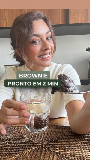 Catia Fonseca Instagram - Quer aprender a fazer um brownie de micro-ondas a minha moda que fica pronto em 2 minutos? 🍫✨

Comente “RECEITA” que chega completinha no seu direct 📝

#brownie #browniedemicroondas #brownies #browniedechocolate