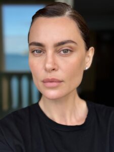 Actress Catrinel Marlon HD Photos and Wallpapers March 2026