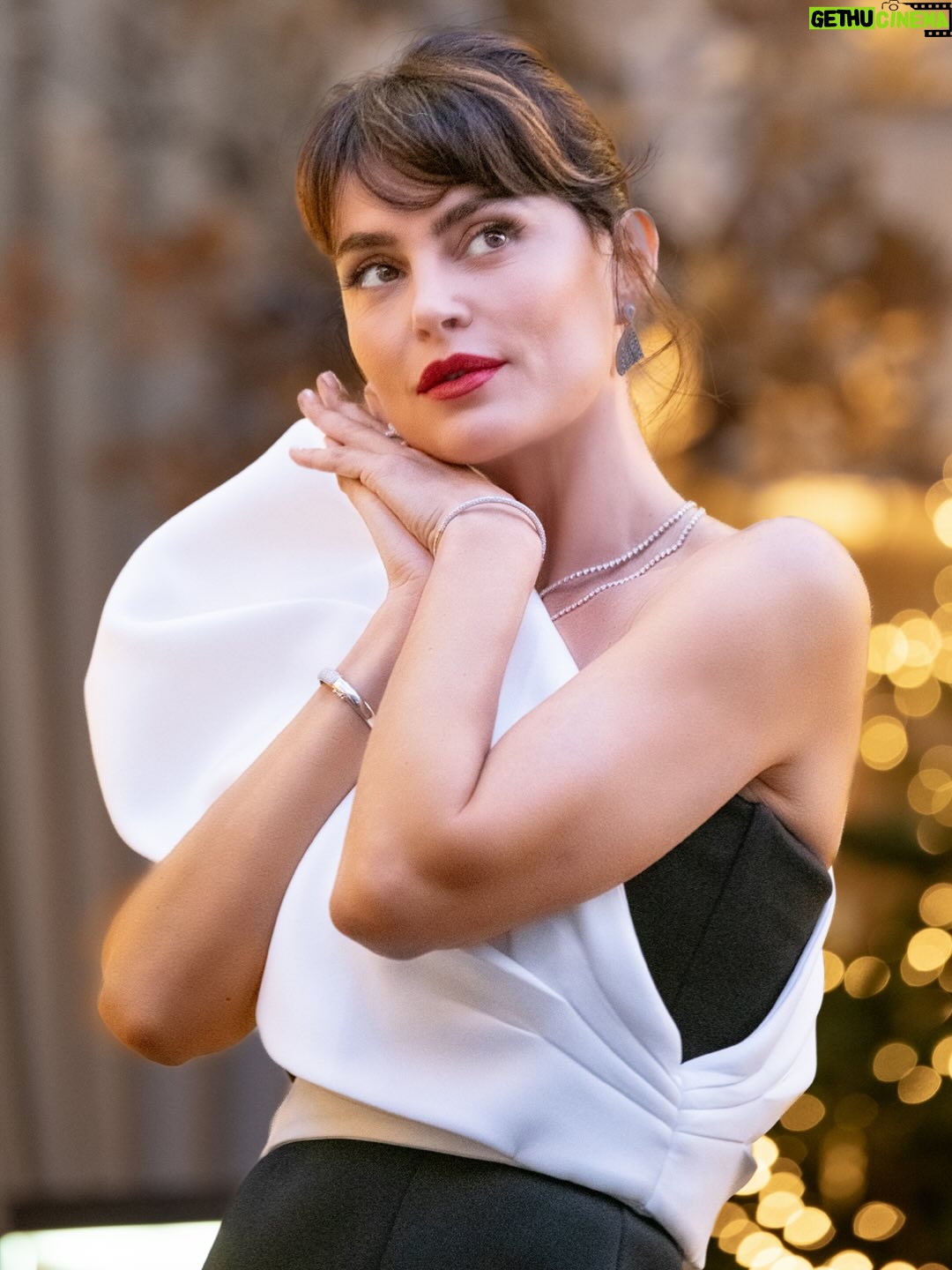 Catrinel Marlon - 24.7K Likes - True celebrations
are presence.
Love that lasts.
Us, together. 

@teilor_finejewellery