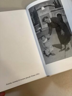 Catrinel Marlon Instagram - 💙 A te, che hai scelto di raccontare. @oreste_fiori_1925 

Caro Luciano,
con questo libro hai messo su carta non solo una storia di famiglia, ma un pezzo di memoria viva.
Hai dato voce a chi ha costruito bellezza in silenzio, a chi ha lavorato con le mani e con il cuore, custodendo le proprie radici mentre il mondo cambiava.

Dalla Roma del 1925, tra i fiori del Verano, fino a una visione che oggi parla al mondo intero, il tuo racconto è fatto di resilienza, passione e identità.
È una storia che profuma di tempo, di dedizione, di amore per il proprio mestiere.

Sono orgogliosa di questo libro appena uscito, scritto da mio suocero, perché non è solo una storia privata: è una storia che appartiene a tutti coloro che credono nel valore del lavoro, della memoria e della bellezza che resiste.

📖 Ora disponibile
Un libro da leggere, regalare e tramandare.

✨

#NuovaUscita #StoriaDiFamiglia #Dedica #Radici #Roma #Memoria #Passione #Orgoglio #LibriCheRestano