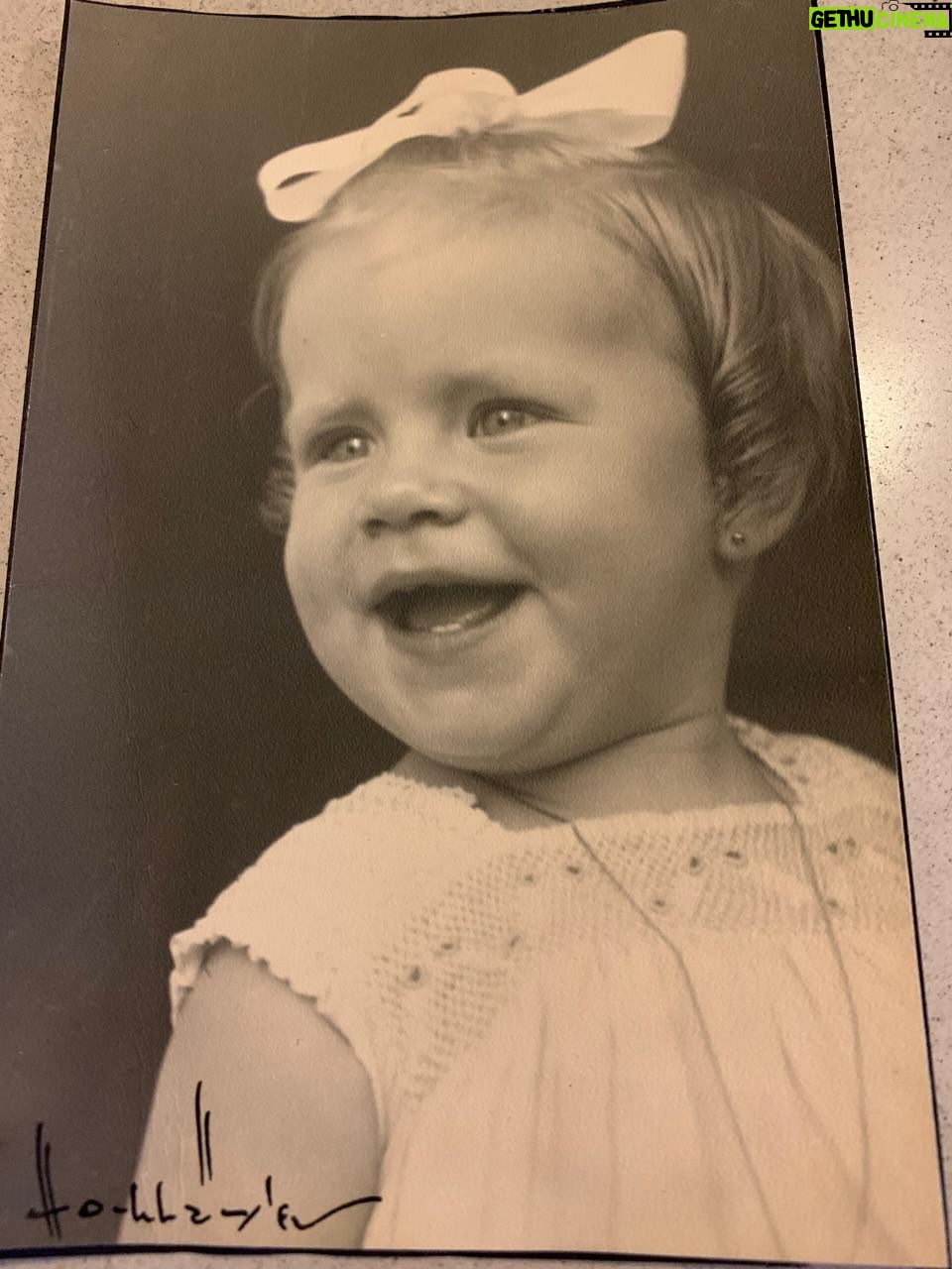 Cecilia Bolocco - 212.6K Likes - Mi adorada mamá, no tengo palabras para despedirte! 
Solo quiero darte las gracias por tu extraordinario ejemplo de bondad, espiritualidad y fortaleza! 
Dedicaste tu vida entera a servir, a dar y darte a otros, siempre pendiente del más débil. 
Tu ejemplo y amor vivirá por siempre en mi corazón! Por favor desde ahí sigue enseñándome el camino!
Te amo mamá ❤️