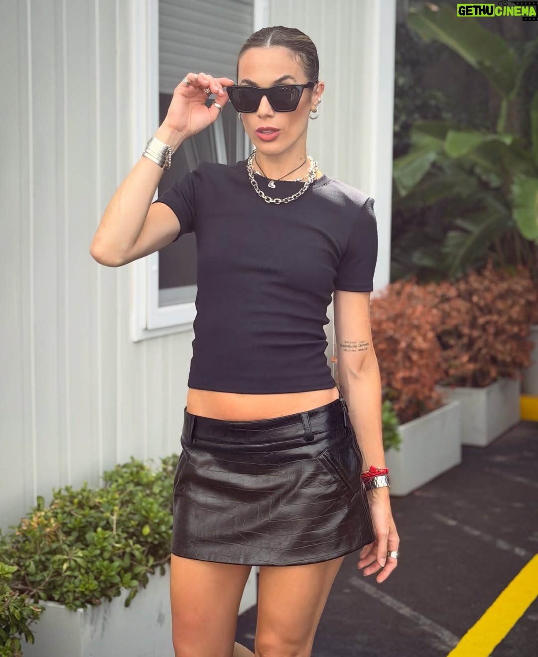 Cecilia Bonelli - 10K Likes - Pude rota, pude sola, pude cansada, pude con todo en contra, y nunca nadie supo lo difícil que fue.  Y ahora voy a poder, voy a seguir…. VOY A TRIUNFAR! Que nunca nadie te diga que NO PODES! 🌸🩷🫶😉