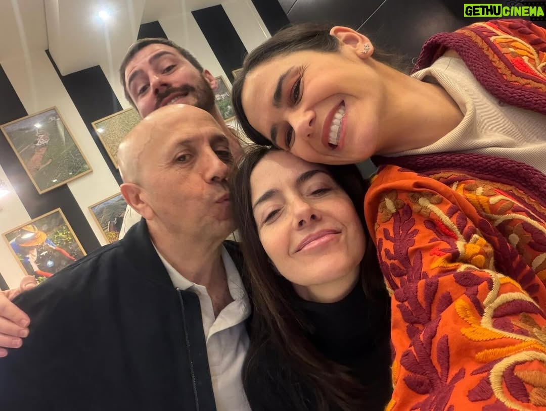 Cecilia Suárez - 9.8K Likes - Málaga entre películas, palmeras, amigos, colegas, encuentros y risotadas…..💫
La vida es bonita.