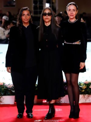 Cecilia Suárez Instagram - Gracias #29FestivalMálaga
Ayer se presentó #OCA de @_karlabadillo dentro de la Sección Oficial Zonazine.
Siempre es un gusto volver a este festival y a Málaga!
•
Styling: @blancopop @juandediosr @betoescamilla 
@sandroparis @armani @chanelofficial 
Makeup & Hair: @almudenagarbel x @armanibeauty 
💎 @tousjewelry 
#Armanimakeup
Hair Prep: @tachabeauty
@cramtalent