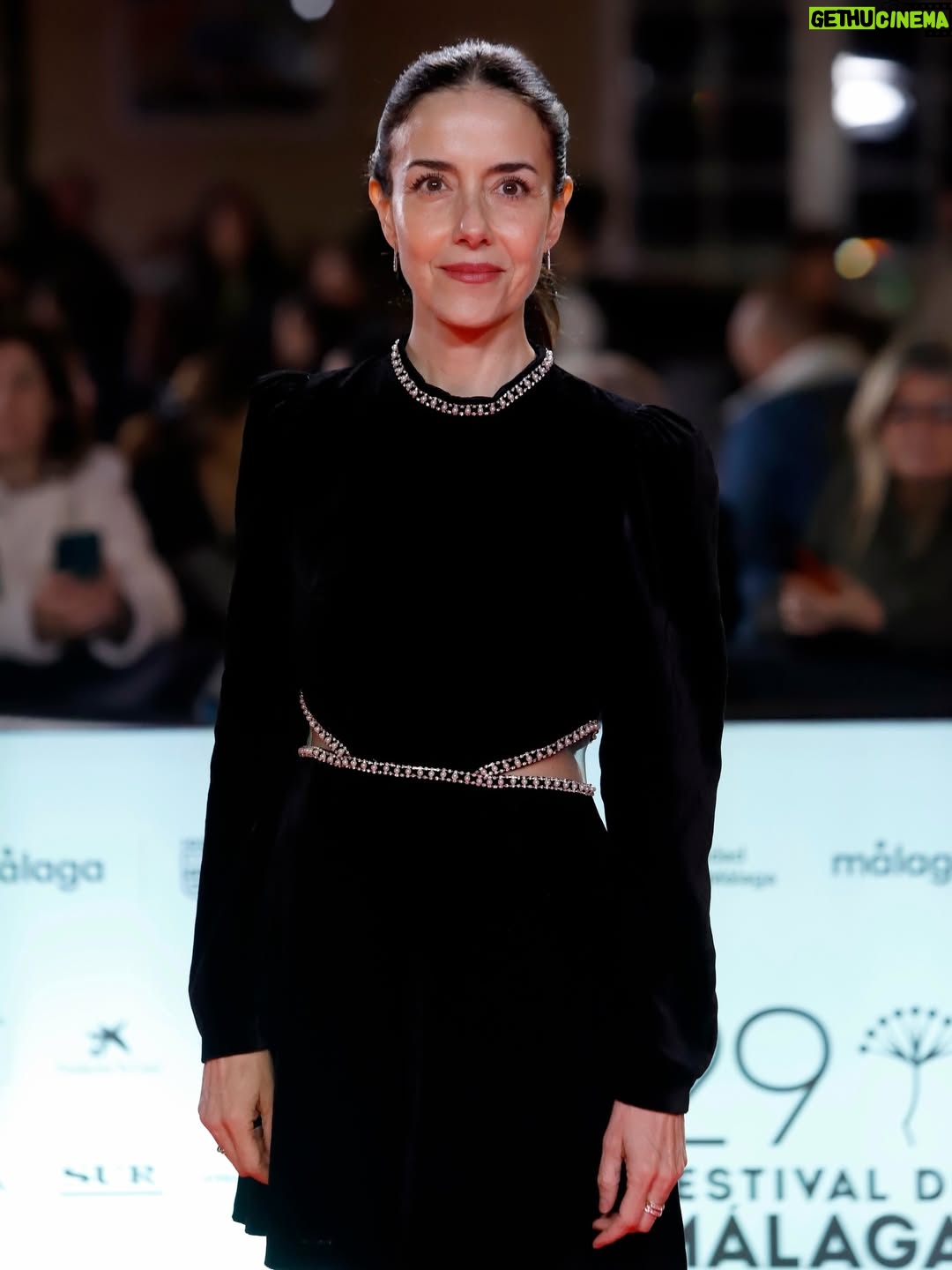 Cecilia Suárez - 13.6K Likes - Gracias #29FestivalMálaga
Ayer se presentó #OCA de @_karlabadillo dentro de la Sección Oficial Zonazine.
Siempre es un gusto volver a este festival y a Málaga!
•
Styling: @blancopop @juandediosr @betoescamilla 
@sandroparis @armani @chanelofficial 
Makeup & Hair: @almudenagarbel x @armanibeauty 
💎 @tousjewelry 
#Armanimakeup
Hair Prep: @tachabeauty
@cramtalent