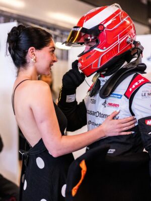 Cemre Baysel Instagram - First race weekend 🏁

Thank you CB♥️