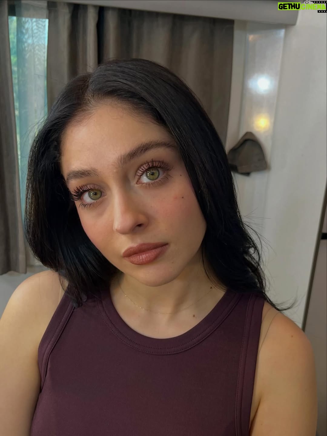 Cemre Baysel - 1.6 Million Likes - Bolca mutlu olduğumuz annnn