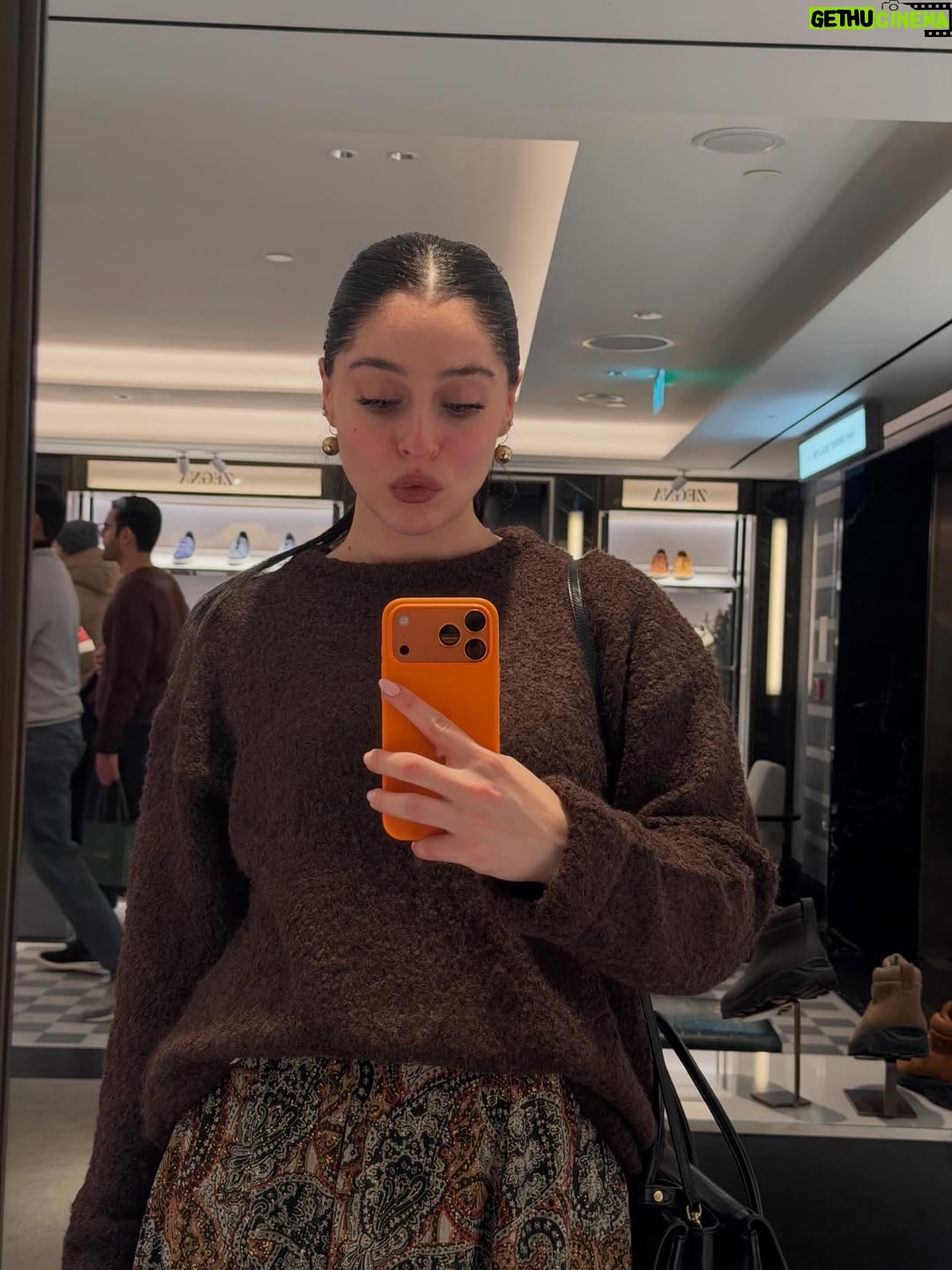 Cemre Baysel - 1.6 Million Likes - Bolca mutlu olduğumuz annnn