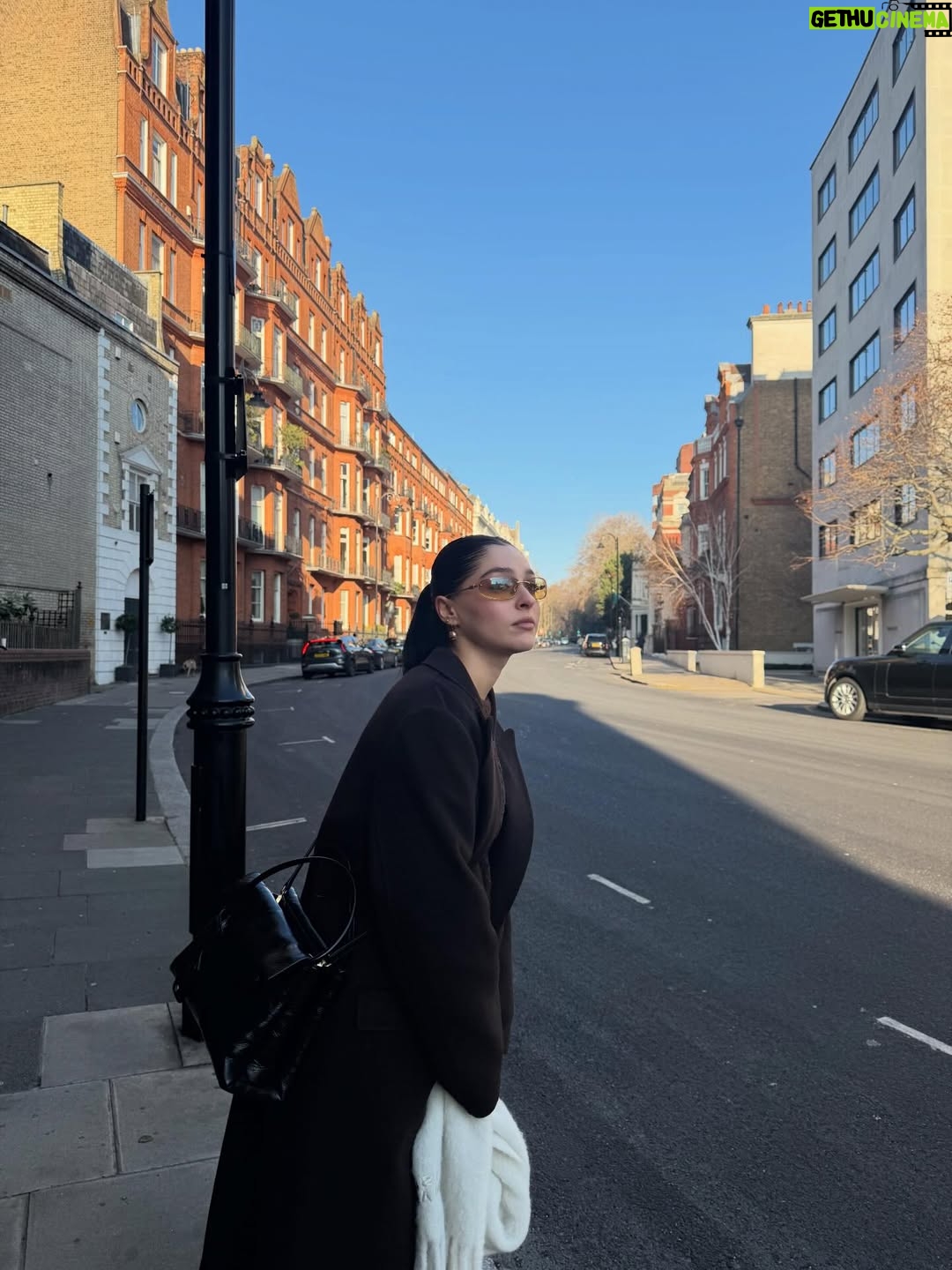 Cemre Baysel - 1.6 Million Likes - Bolca mutlu olduğumuz annnn