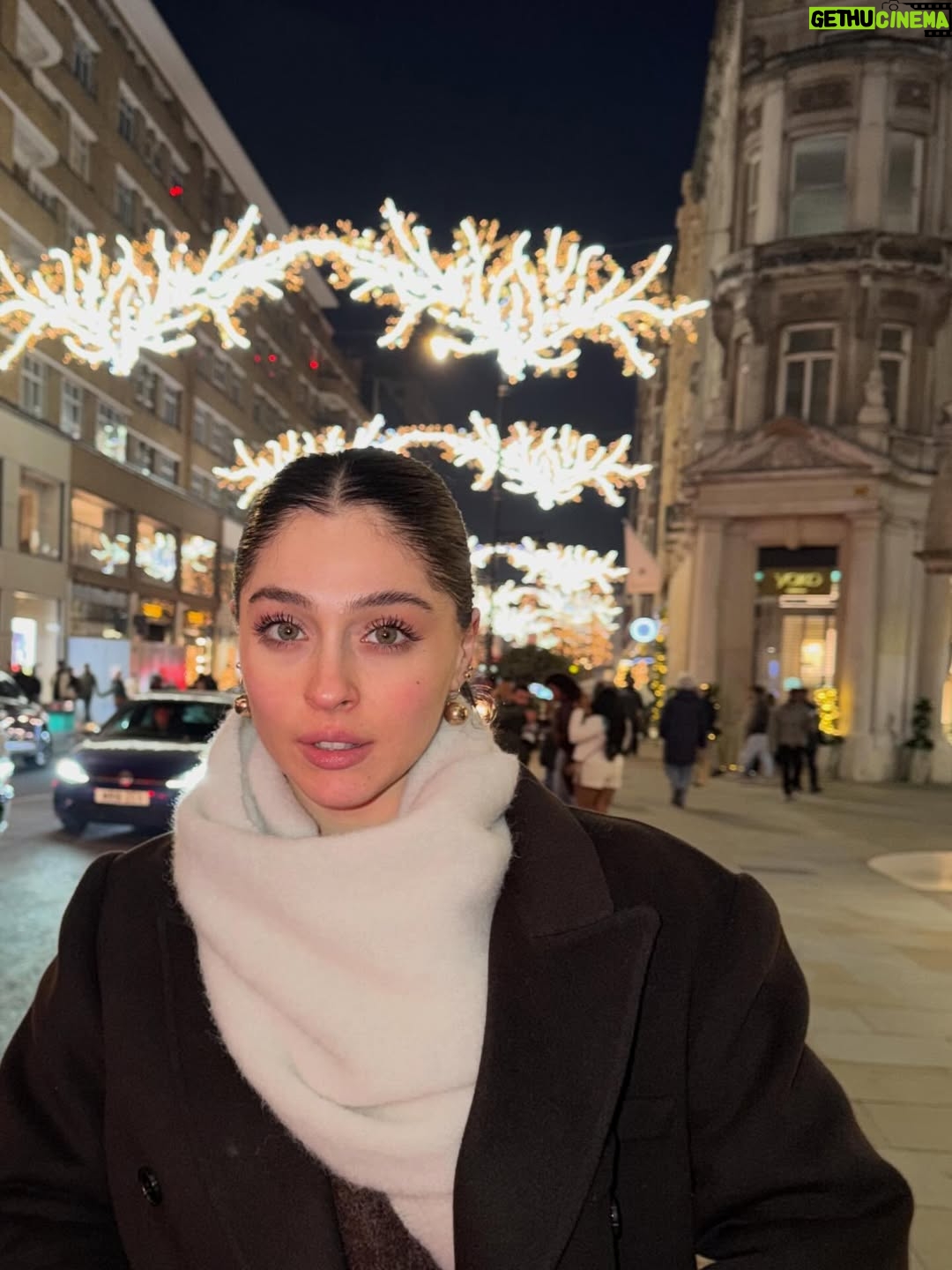 Cemre Baysel - 1.8 Million Likes - Yeni yıla nasıl girersen öyle geçermiş :) 

Hoşçakal 2025