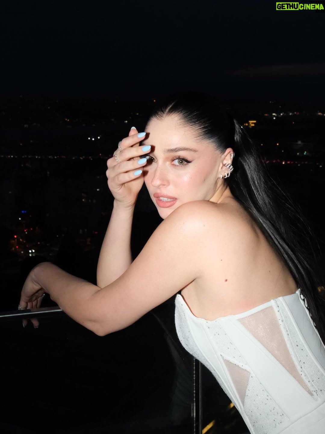 Cemre Baysel - 0.9 Million Likes - 🤍