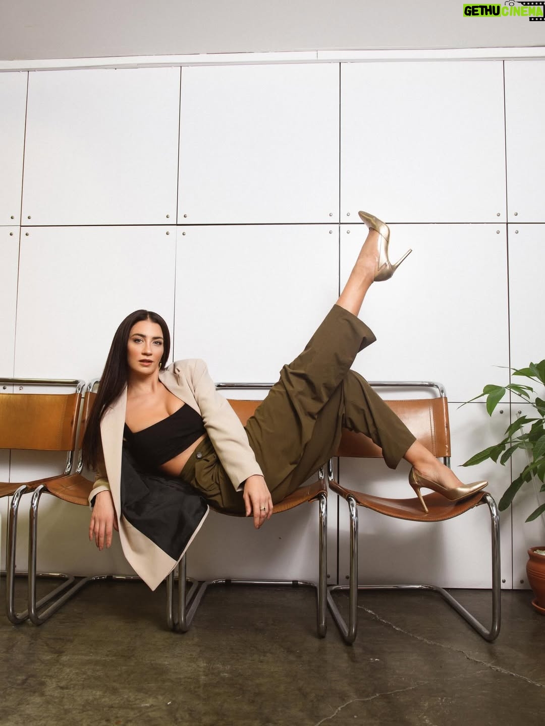 Ceren Benderlioğlu - 107.9K Likes - @iskitogluferda 📸 @eneskahramancom  makyaj @makeupnesekaya