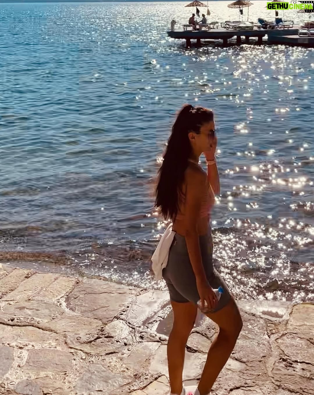 Ceren Benderlioğlu - 93.7K Likes - Yaz’a doğru ♥️♥️♥️