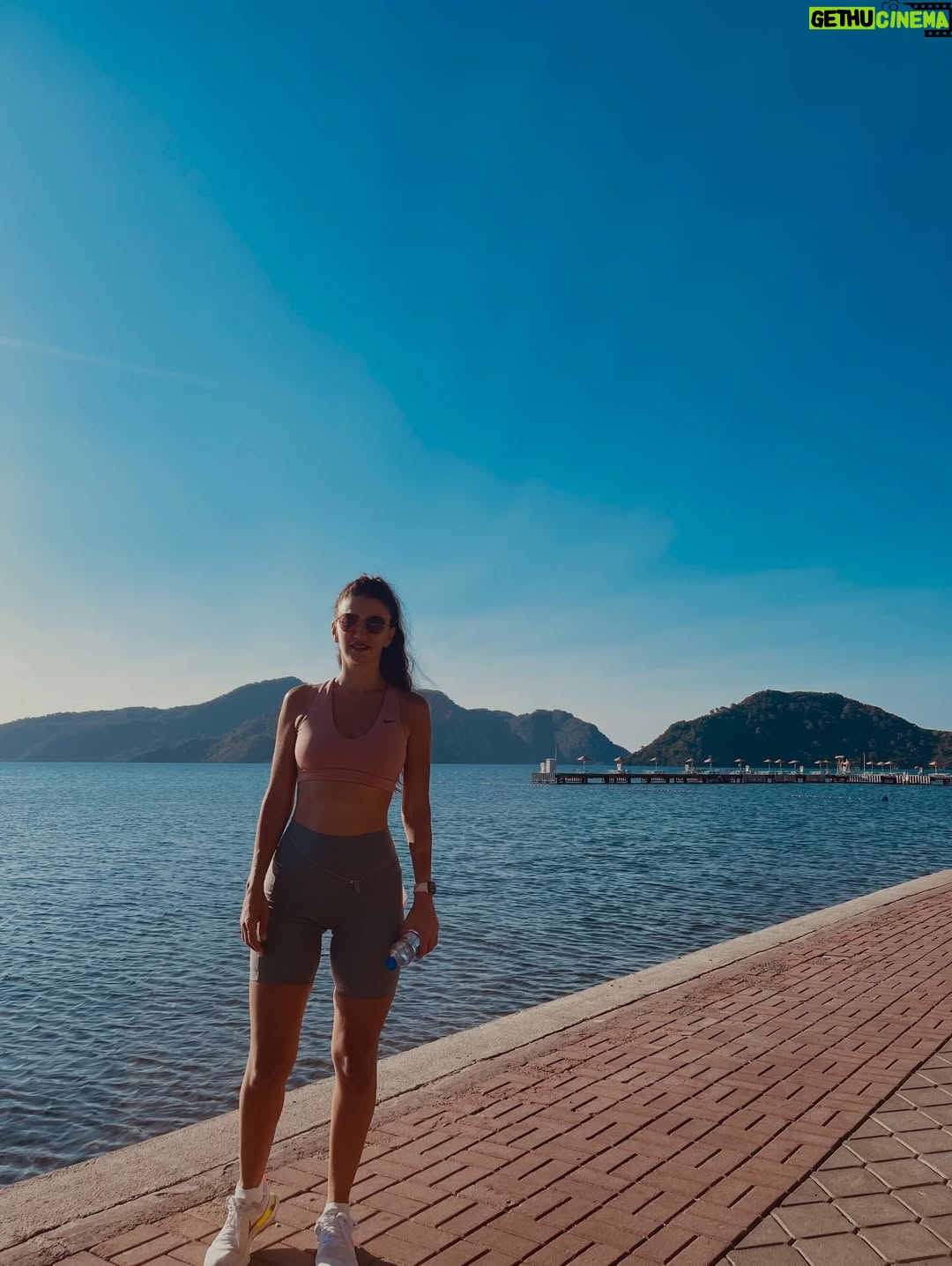 Ceren Benderlioğlu - 93.7K Likes - Yaz’a doğru ♥️♥️♥️