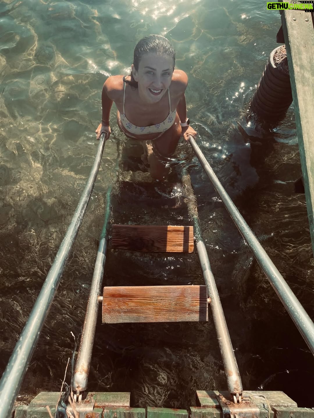 Ceren Benderlioğlu - 93.7K Likes - Yaz’a doğru ♥️♥️♥️