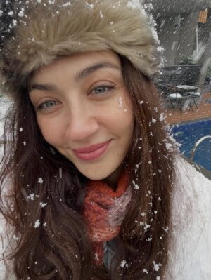 Ceren Benderlioğlu Instagram - İstanbula kar yılbaşında yağdı . Bugün İstanbul’a kar yağdı haberlerine itibar etmeyiniz zira yağmadı.