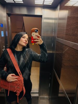Ceren Yalazoğlu Karakoç Instagram - Yeni haftaya girerken,yanımda kalanlar🥂🍾🍀