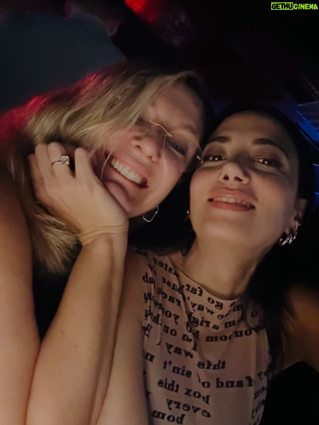 Ceren Yalazoğlu Karakoç - 58.1K Likes - Yeni haftaya girerken,yanımda kalanlar🥂🍾🍀