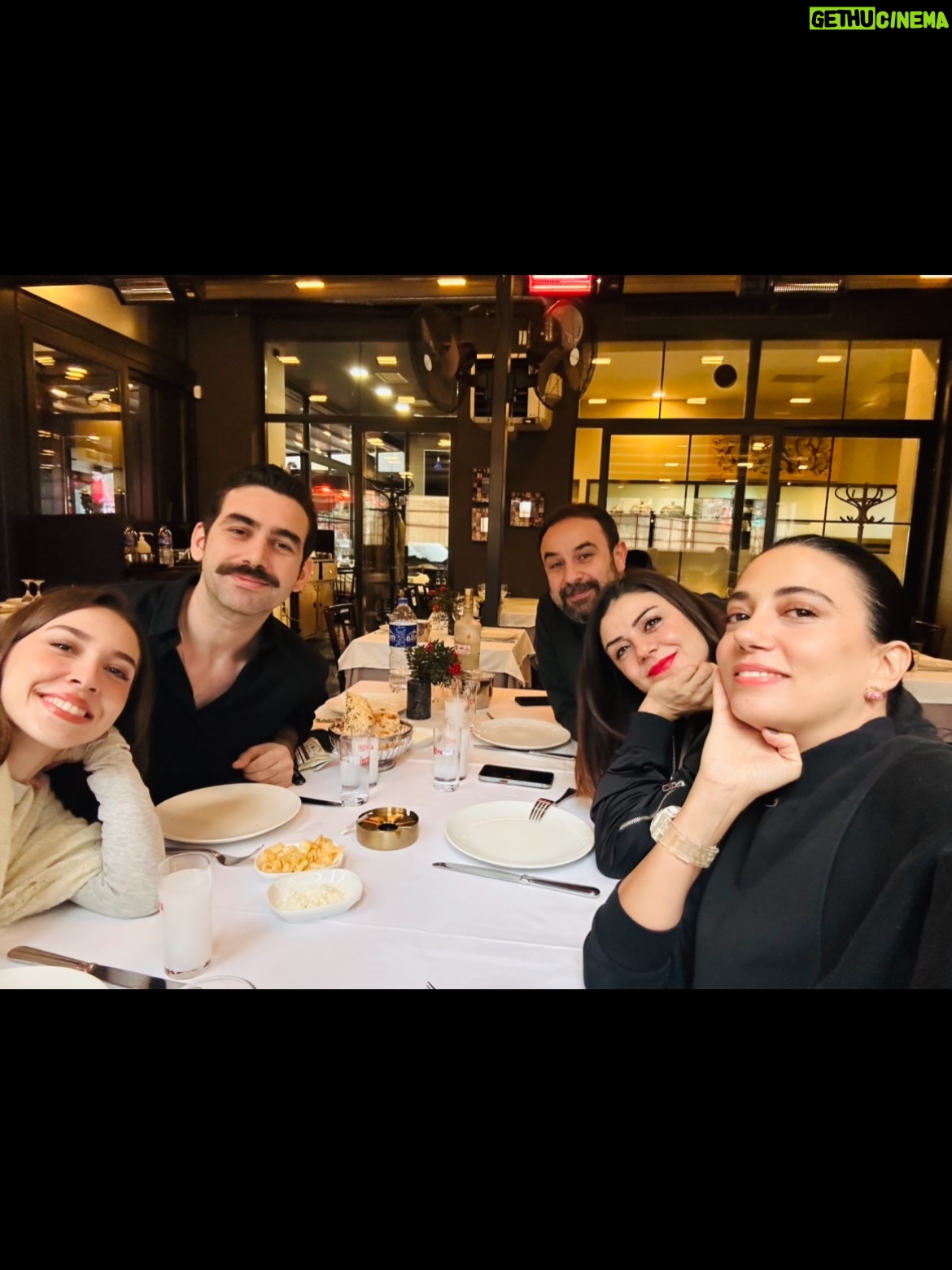 Ceren Yalazoğlu Karakoç - 58.1K Likes - Yeni haftaya girerken,yanımda kalanlar🥂🍾🍀