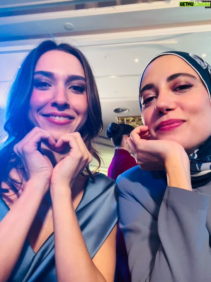 Ceren Yalazoğlu Karakoç - 58.1K Likes - Yeni haftaya girerken,yanımda kalanlar🥂🍾🍀