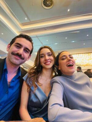 Ceren Yalazoğlu Karakoç Instagram - Yeni haftaya girerken,yanımda kalanlar🥂🍾🍀