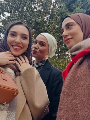 Ceren Yalazoğlu Karakoç Instagram - Yeni haftaya girerken,yanımda kalanlar🥂🍾🍀