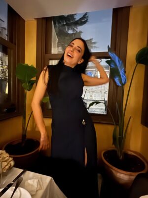 Ceren Yalazoğlu Karakoç Instagram - Yeni haftaya girerken,yanımda kalanlar🥂🍾🍀