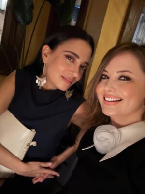 Ceren Yalazoğlu Karakoç Instagram - Yeni haftaya girerken,yanımda kalanlar🥂🍾🍀