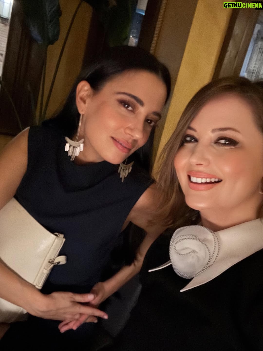 Ceren Yalazoğlu Karakoç - 58.1K Likes - Yeni haftaya girerken,yanımda kalanlar🥂🍾🍀